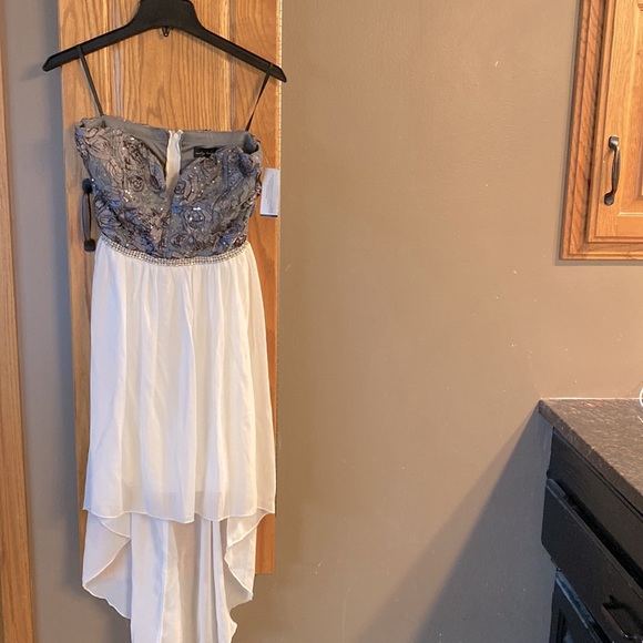 Juniors strapless formal - Picture 3 of 6